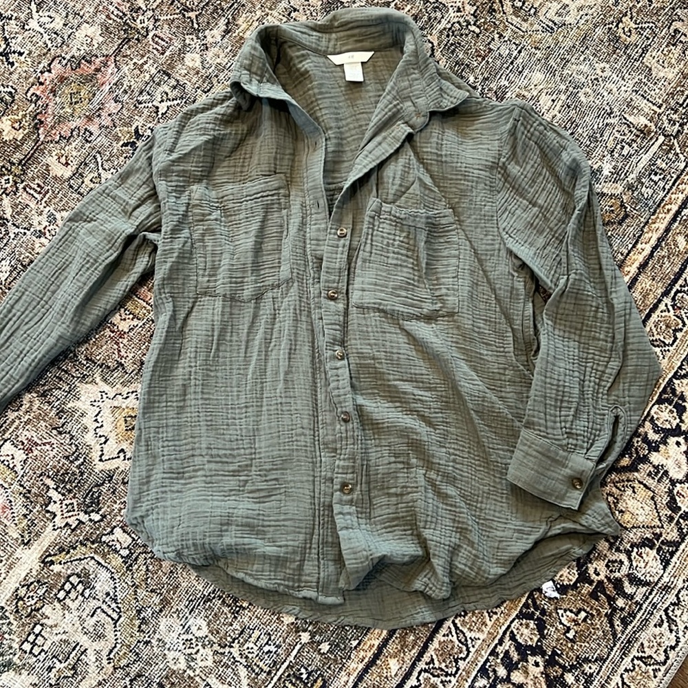 H&M crinkle gauze button down shirt